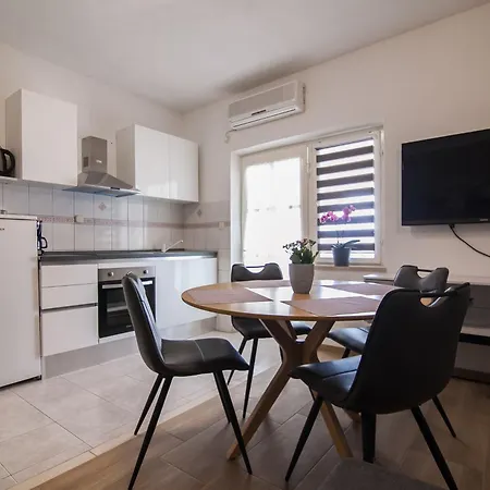 Apartament Paula *