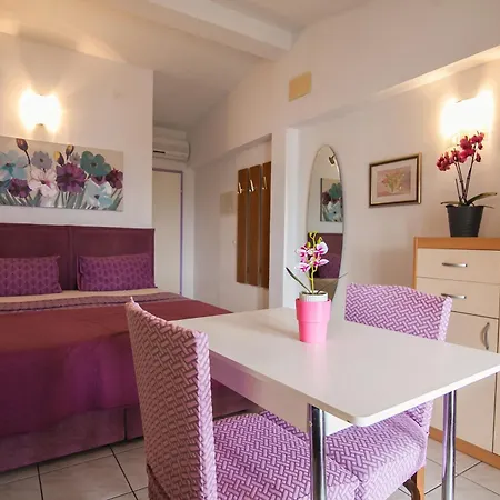 Paula Apartman *