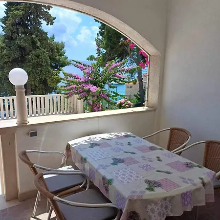 Paula Apartman Bol