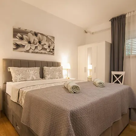 Paula Apartman Bol