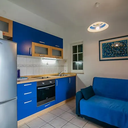 Paula Apartman *